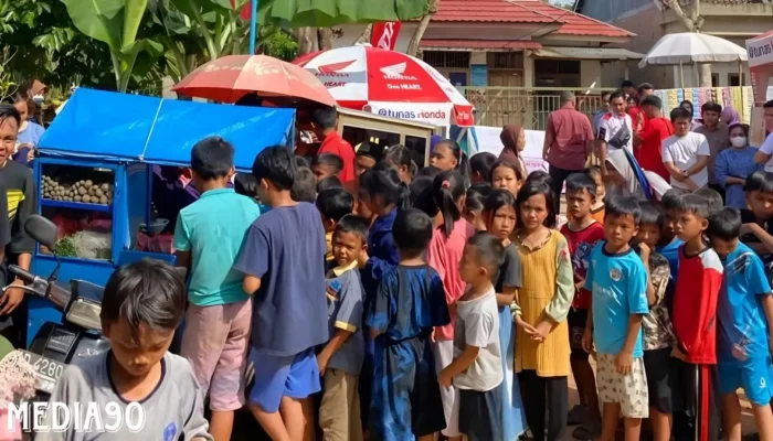 Berbagi Kebahagiaan! TDM Lampung Serahkan Hadiah Motor dan Bagikan Jajanan Gratis di Way Kanan