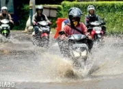 Siap Tempur Tiap Hari: 5 Tips Ampuh Merawat Motor Saat Musim Hujan
