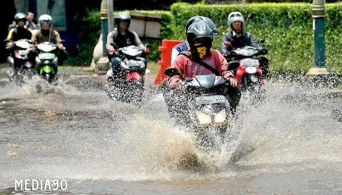 5 Tips Merawat Motor Di Musim Hujan, Siap Tempur Tiap Hari