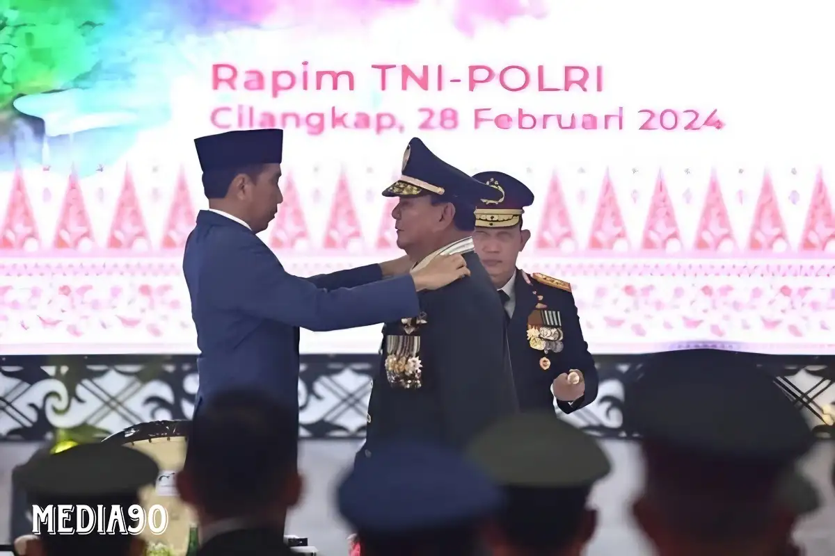 Besok, Presiden Joko Widodo Naikkan Pangkat Prabowo Subianto Jadi Jenderal, ini Alasannya