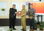 Unila Terima Hibah Meja Lab Kimia dari Pemprov Lampung untuk Mendukung Prodi Naik Tingkat Internasional