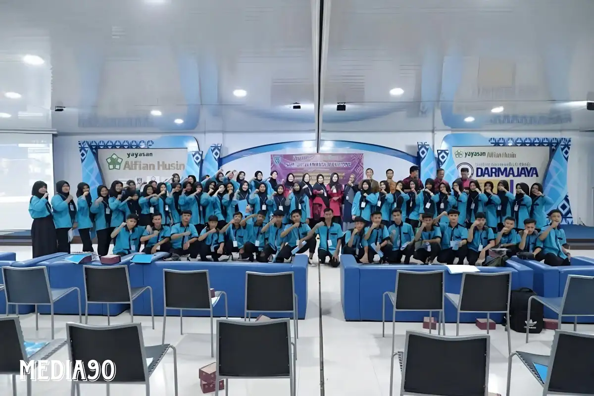 Pelajar SMKN 1 Marga Sekampung Belajar IoT di Kampus The Best Darmajaya