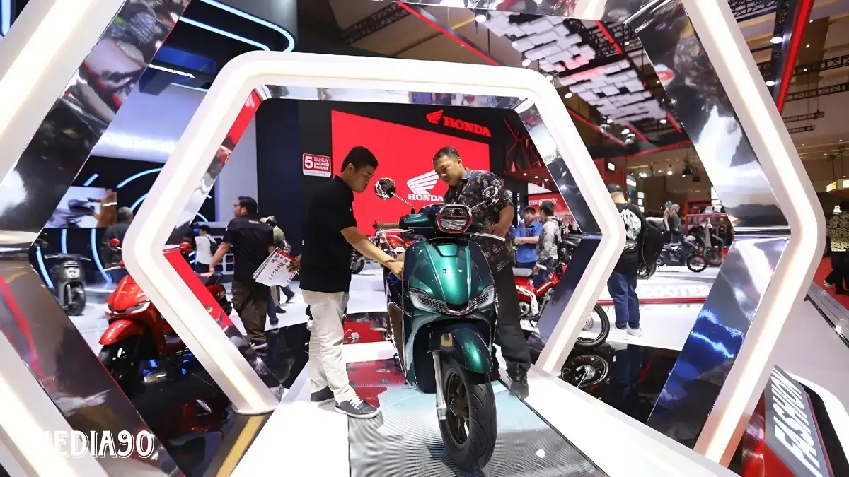 Pikat Pengunjung Pameran Otomotif IIMS 2024, AHM Hadirkan Motor Honda Stylo 160