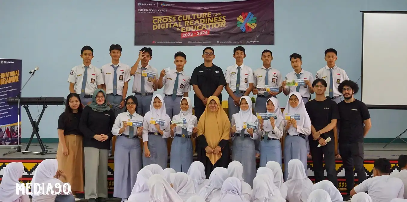 Ratusan Pelajar SMAN 2 Kalianda Mengenal Dunia Luar bersama Tim IO Darmajaya