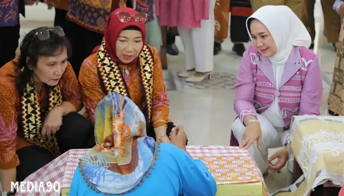 Kunjungan Ernawati Trenggono ke Dekranasda Lampung Disambut Hangat oleh Riana Sari Arinal