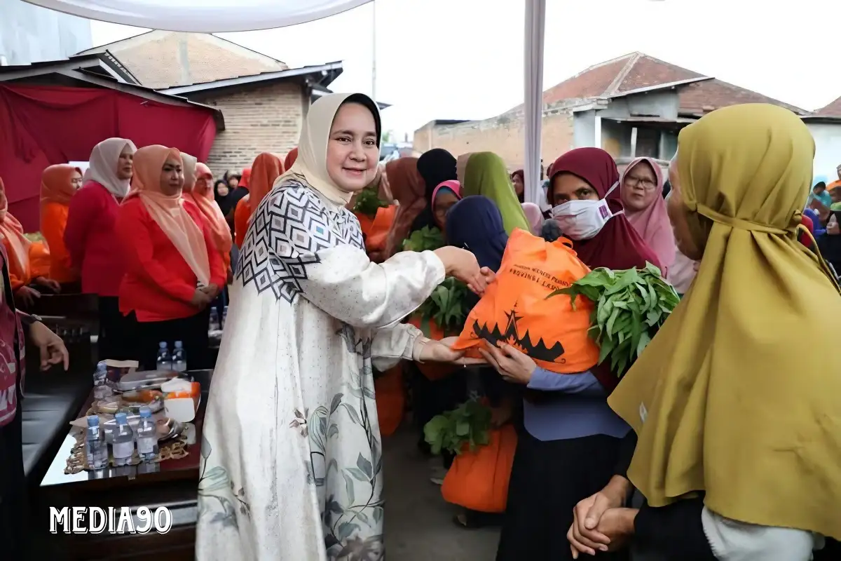 Riana Sari Arinal Salurkan Bantuan Sembako Program Siger Berbagi di Langkapura Bandar Lampung