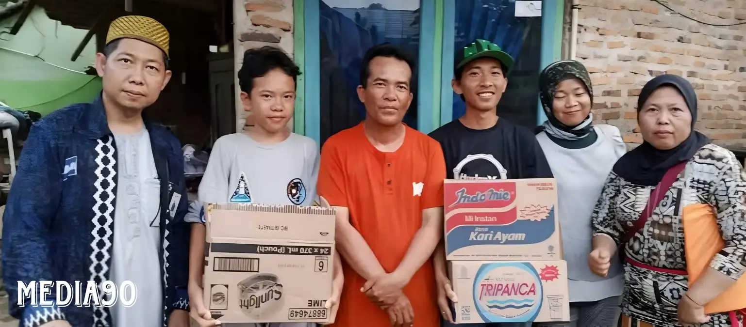 Tim Satgas Kebencanaan Yayasan Alfian Husin Beri Bantuan Korban Banjir di Bandar Lampung