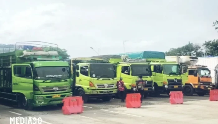 Kendaraan Terjebak di Pelabuhan Bakauheni karena Cuaca Buruk