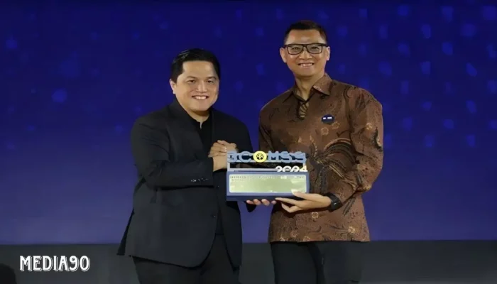 Dirut PLN Meraih Penghargaan Best CEO of Communications dari Menteri BUMN dalam Ajang BCOMSS 2024