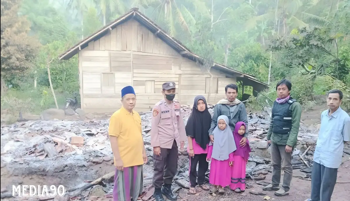 Ditinggal Belanja, Rumah Petani Miskin di Pariaman Tanggamus ini Ludes Terbakar, Tersisa Hanya Baju di Badan
