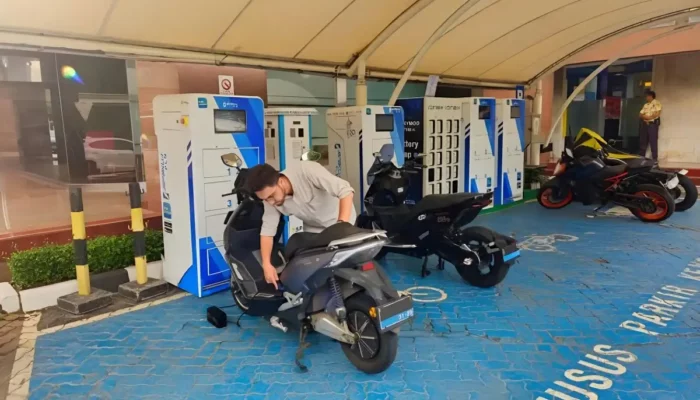 PLN Menguatkan Infrastruktur Kendaraan Listrik Saat IIMS 2024 Dibuka