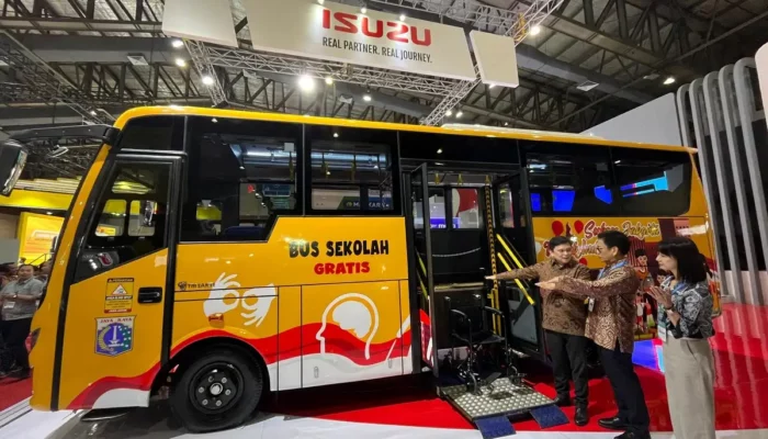 Isuzu Merilis Bus Inklusif untuk Siswa Difabel dan Truk Unggulan di GIICOMVEC 2024