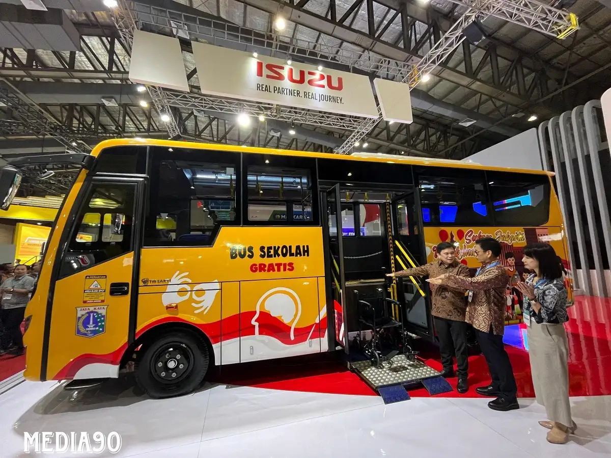 Isuzu Hadirkan Bus Untuk Siswa Difabel Dan Truk Andalan Di GIICOMVEC 2024