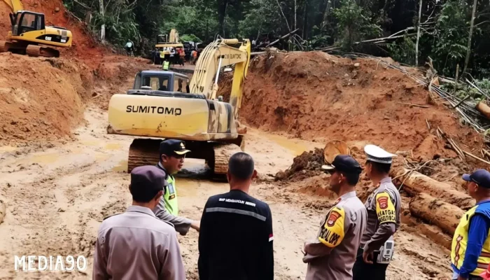 Longsor KM 17 Balik Bukit Lampung Barat: Upaya Pemulihan Jalan Menuju Lebaran