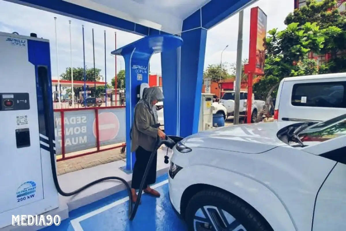 Mercedes-Benz Dan BMW Patungan Bangun 8 Ribu SPKLU