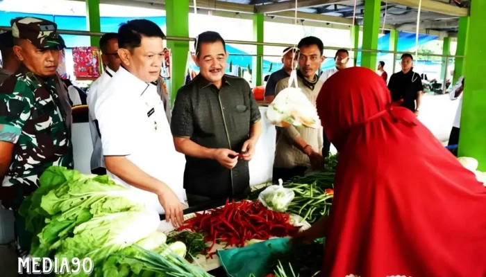 Pasar Murah Terus Bergeliat: Pemkab Tulang Bawang Barat Lanjutkan Operasi di Pasar Karta Raharja