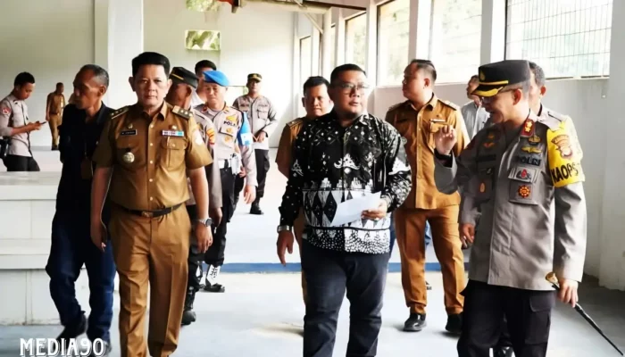 Pj Bupati Memberi Penghargaan pada Proses Rekapitulasi Suara Pemilu 2024 di Kabupaten Tulang Bawang Barat yang Berlangsung Lancar dan Kondusif