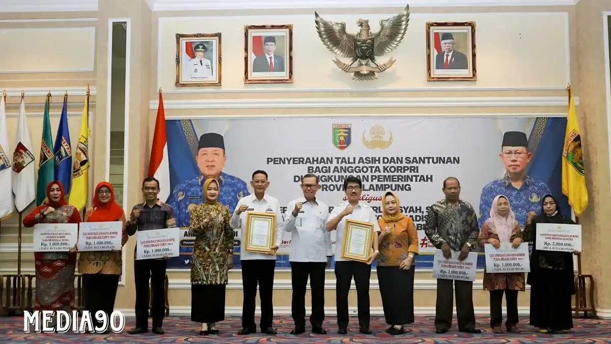 Sekdaprov Melepas Kepala Bapenda dan Kepala Balitbangda yang Masuki Masa Pensiun