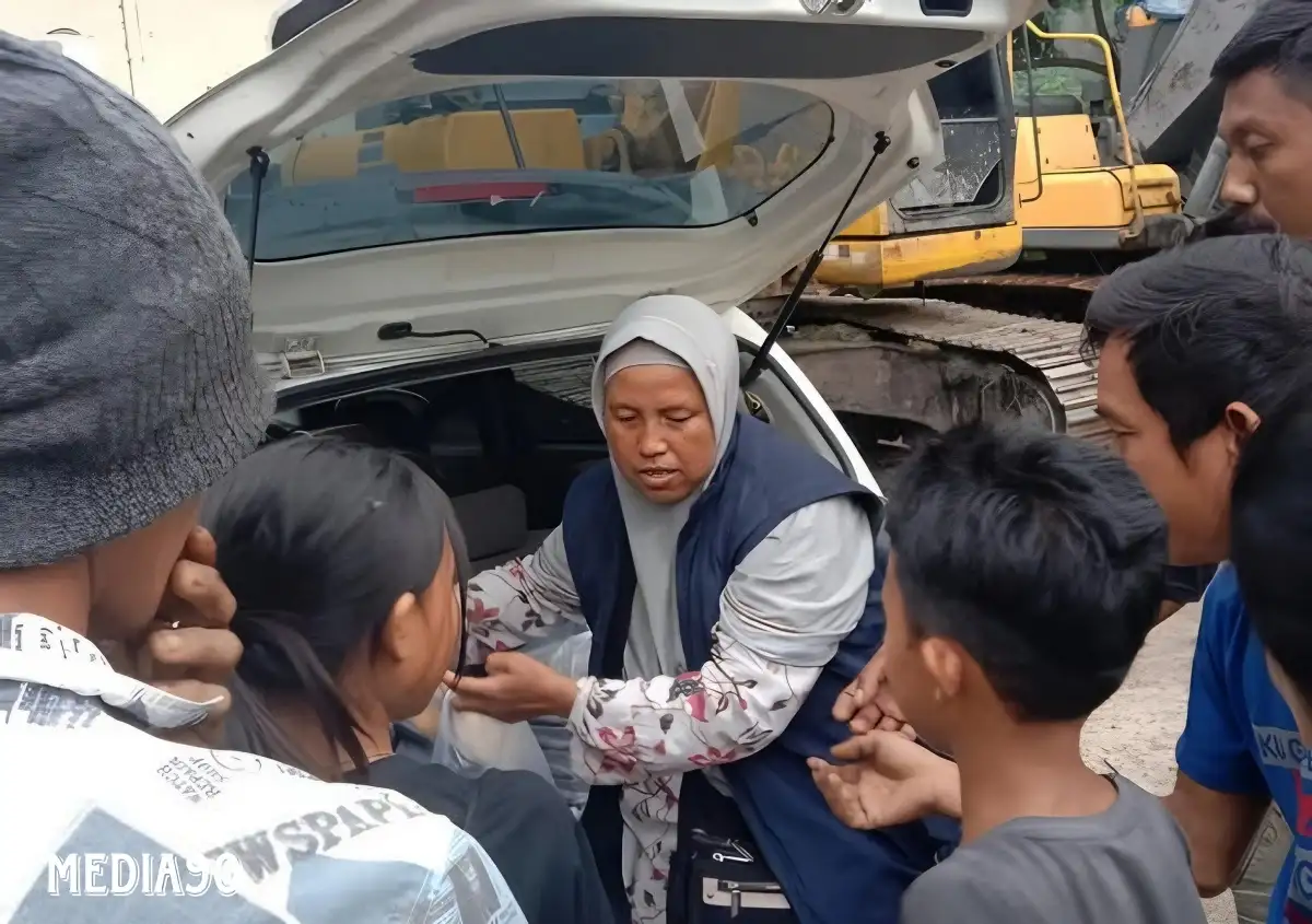 Selama Ramadan, Yayasan Alfian Husin-IIB Darmajaya Bagikan Takjil dan Nasi Kotak kepada Kaum Dhuafa