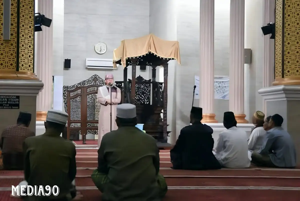 Walikota Metro Wahdi Sirajuddin Beri Inspirasi dalam Kuliah Subuh Ramadan di Masjid Taqwa Kota Metro