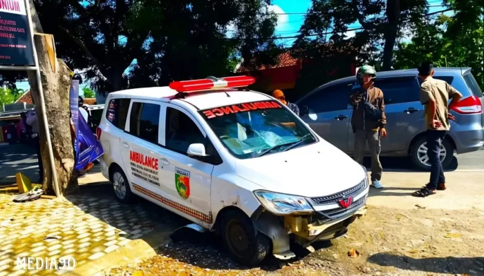 Tabrakan Maut di Jalinbar: Ambulans Bawa Korban, Guru Warga Pagelaran Terlibat, Pemotor Mengalami Cedera Serius