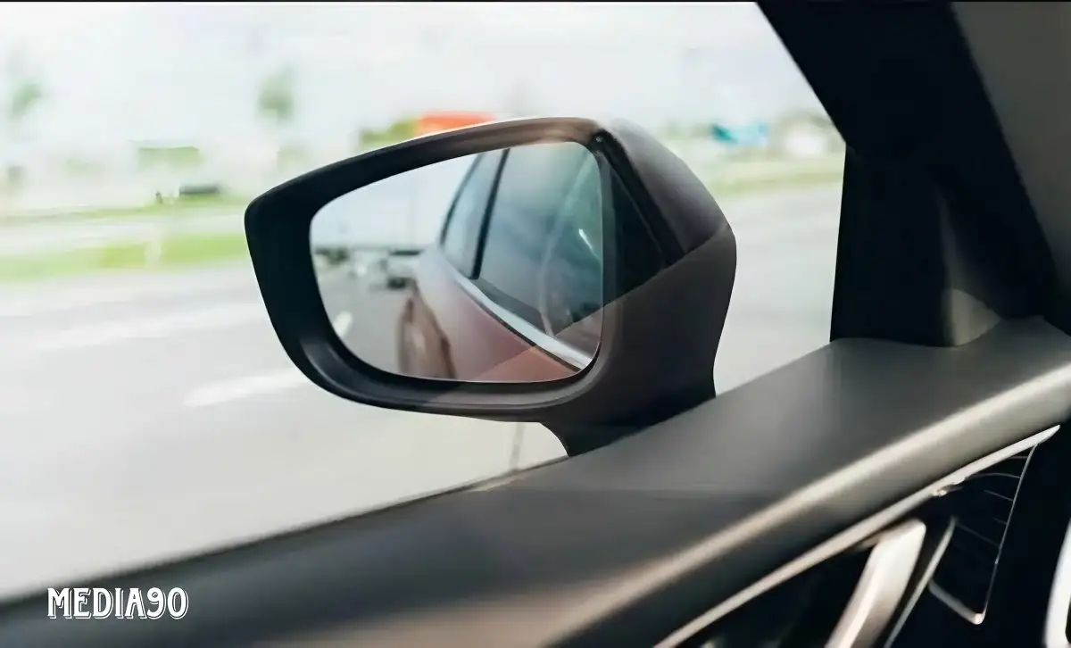 Awas Blind Spot! Ini Cara Mengatur Posisi Spion Mobil Yang Benar