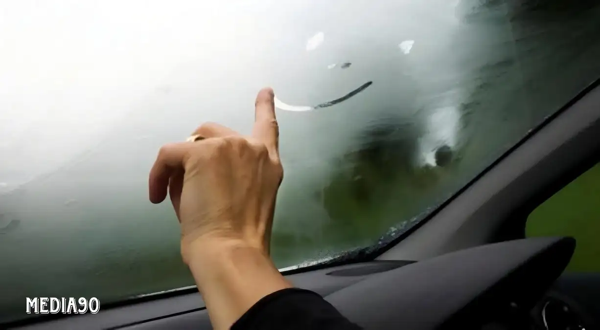 Cara Mengatasi Kaca Mobil Berembun, Begini Gampangnya!
