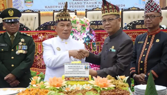 Penghormatan untuk Seabad: DPRD Menggelar Sidang Pleno Khusus untuk Merayakan Peringatan ke-11 Hari Jadi Administrasi Kabupaten Pesisir Barat