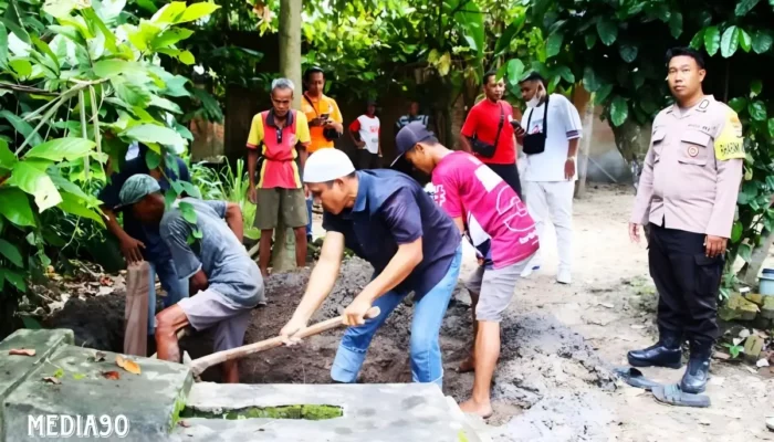Tergelincir ke Maut: Penderita Gangguan Jiwa Ditemukan Meninggal di Teras Rumah Warga, Dimakamkan dengan Hening di Pringsewu Timur