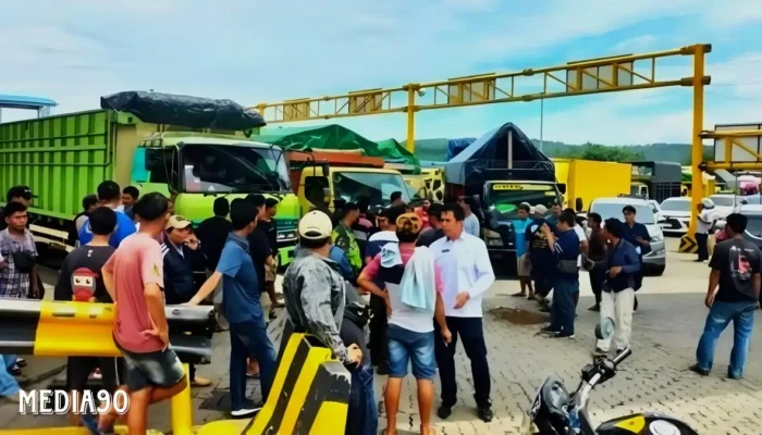 Protes Sopir Truk Logistik di Pelabuhan Bakauheni Akibat Waktu Tunggu Kapal yang Mencapai 15 Jam