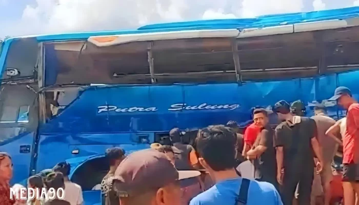 Tabrakan Maut: Bus Lampung Putra vs. KA Rajabasa di Martapura, Hanya Satu Korban Jiwa