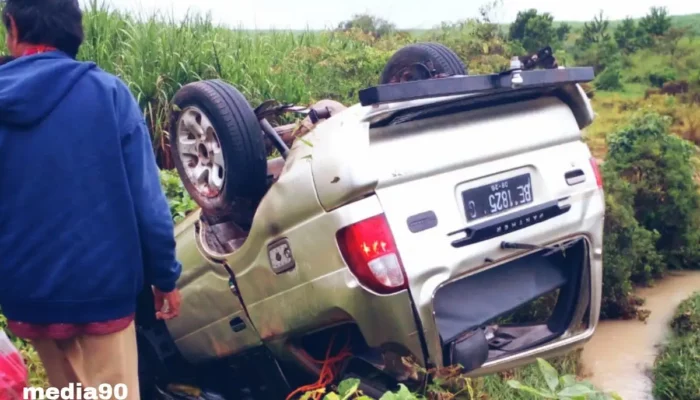 Kecelakaan di Jalan Poros Rawajitu: Isuzu Panther Berpenumpang Enam Warga Bumi Terjungkal di Daerah Dipasena Jaya BNIL