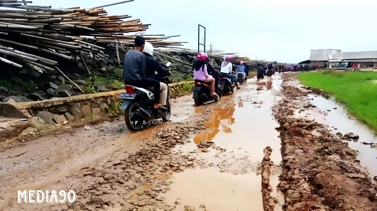 Jalan Provinsi di Muara Gadingmas Lampung Timur 15 Tahun Rusak, Cuma Dagangan Politik Calon Gubernur