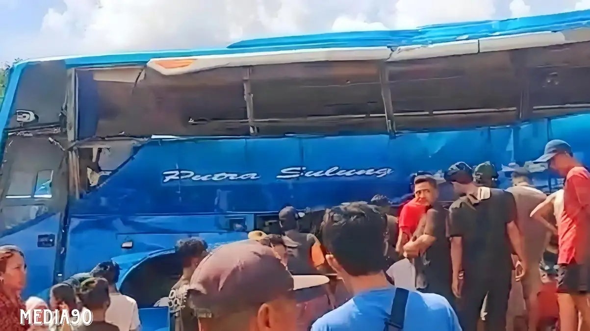 Mati Mesin di Rel, KA Ekspres Rajabasa Hantam Bus Lampung Putra Sulung, Empat Penumpang Meninggal