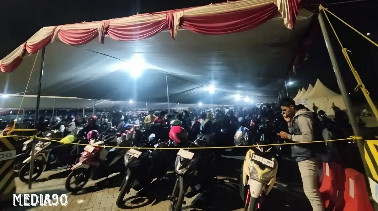Ribuan Pemudik Motor Menyeberang Lewat Pelabuhan Ciwandan Cilegon Menuju Bakauheuni