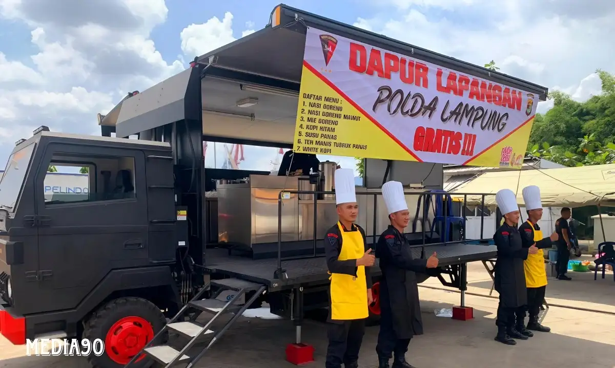 Sediakan Kopi Teh dan Makanan untuk Pemudik, Polda Lampung Buka Dapur Lapangan di Pelabuhan Panjang