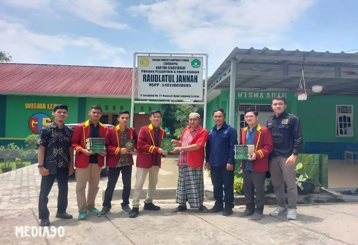 Teknokrat Indonesia Serahkan Alquran Wakaf ke Ponpes Raudhatul Jannah, Natar