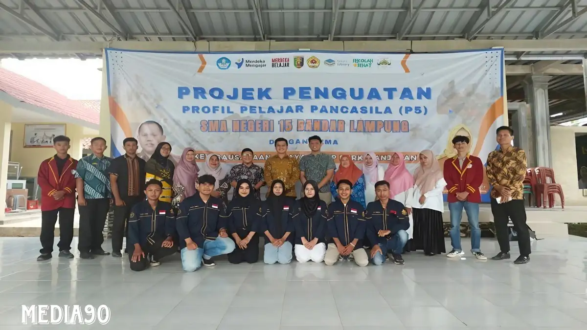 UKM Robotik Teknokrat Indonesia Beri Pelatihan di SMAN 15 Bandar Lampung