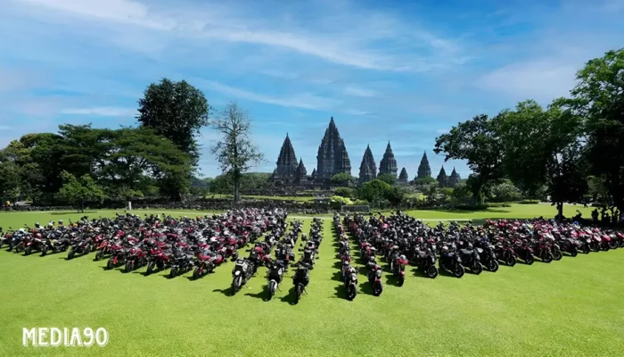 305 Ducati: Aksi Pecahkan Rekor Muri Di Candi Prambanan
