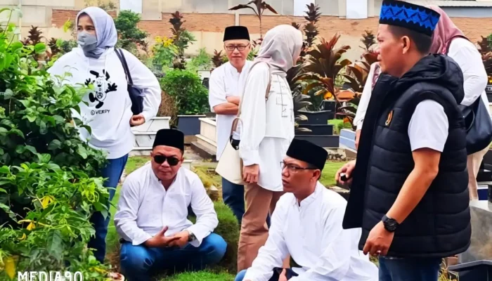 Rasa Hormat kepada Para Pendiri: Pengurus PWI Mengunjungi Lima Pemakaman Tokoh Pers Lampung