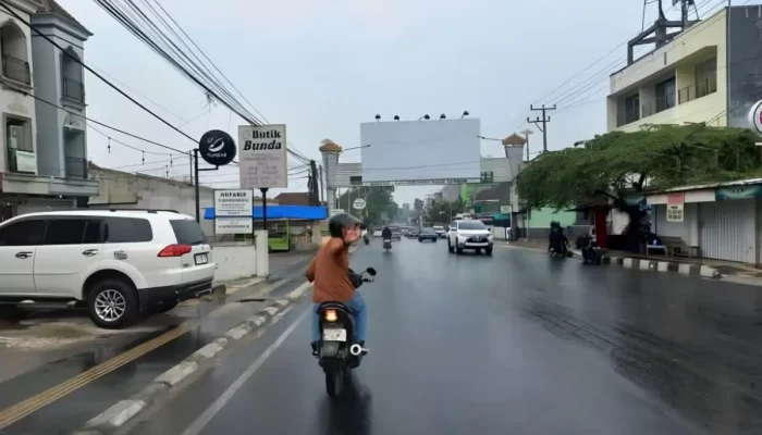 Peringatan BMKG: Hujan Lokal Mengancam, Waspada Potensi Hujan Lebat dan Angin Kencang!