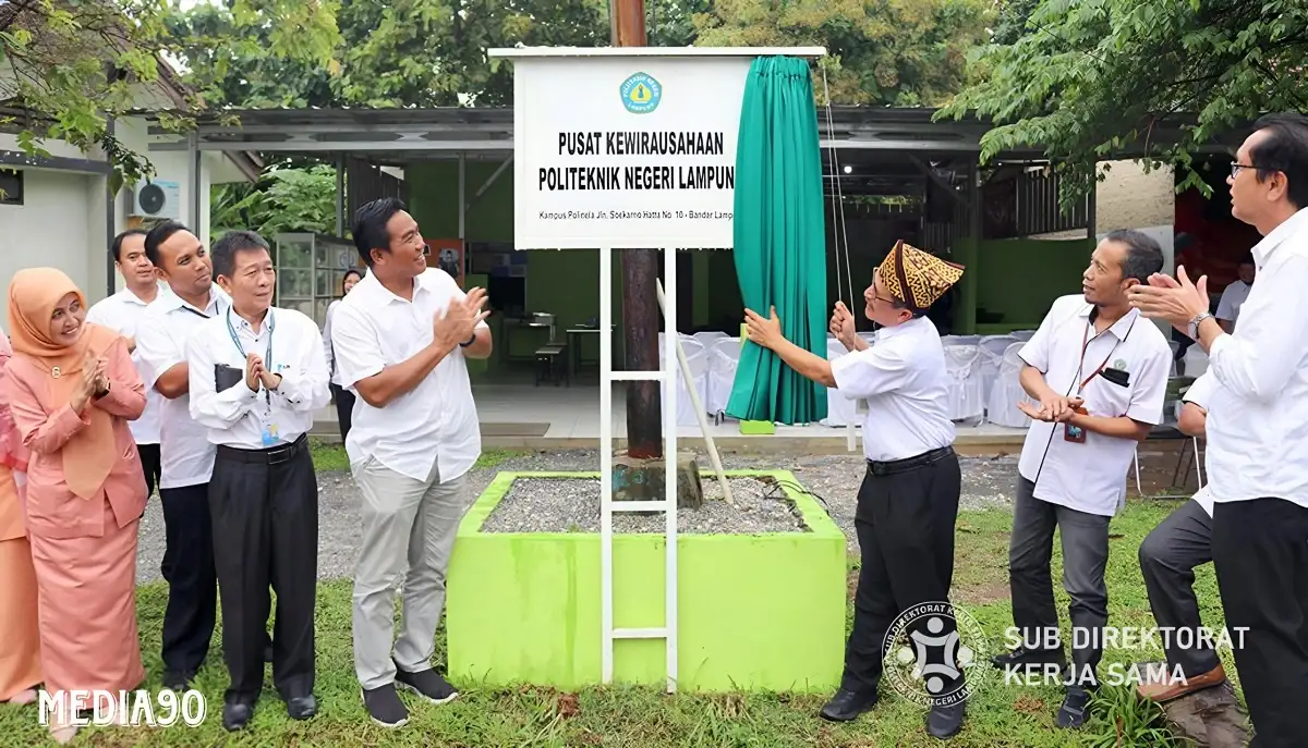 Direktur Polinela Resmikan Pusat Kewirausahaan untuk Tingkatkan Inovasi dan Kreativitas Mahasiswa