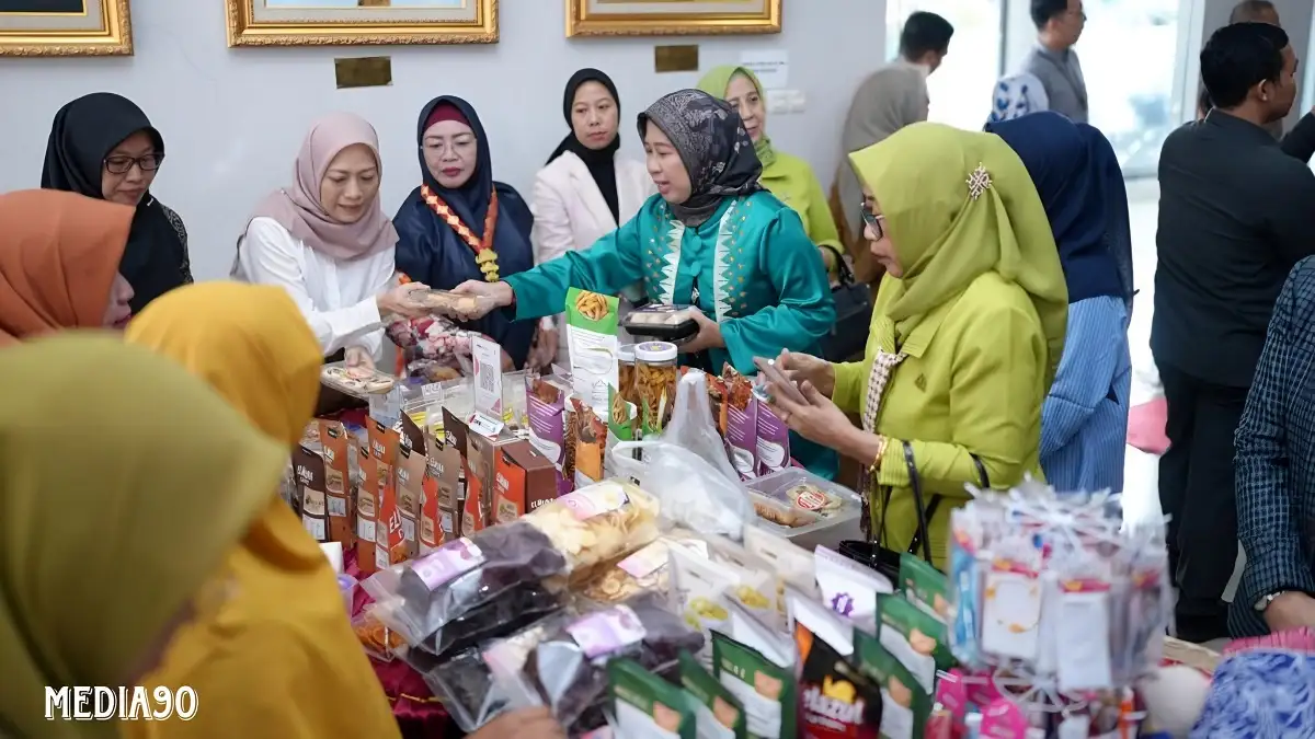 FEB Unila dan PIISEI Sosialisasikan e-Wallet dan Bantuan Kredit ke UMKM Lampung