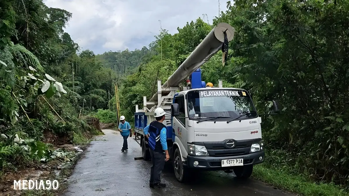 Gerak Cepat Atasi Dampak Longsor, PLN Langsung Normalkan Kelistrikan di Suoh Lampung Barat