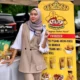 Mahasiswi Teknokrat Indonesia Dinda Indah Jelita Pasarkan 'Si Bintang Buah' di Lampung Half Marathon 2024