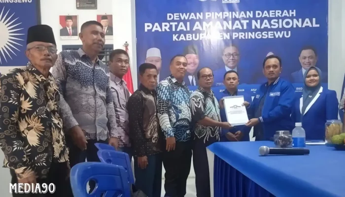 Langkah Baru: Fauzi Mantan Wakil Bupati Ambil Formulir Pendaftaran Calon Bupati Pringsewu dari PAN