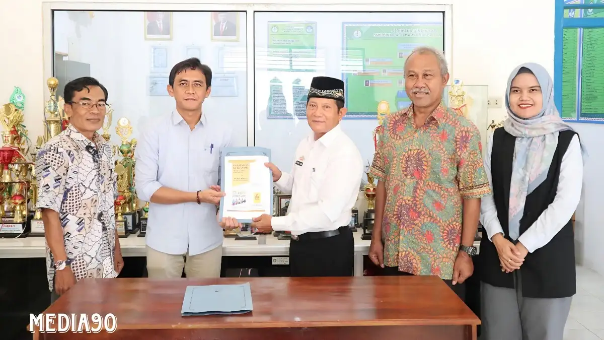 Momen Hardiknas, PLN dan SMK BLK Bandar Lampung Teken Kerjasama Kurikulum Kompetensi Industri