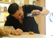 Oppo A60 Ditantang dalam Uji Ketangguhan: Geprek Kacang Walnut? Terlalu Gokil!