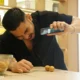 Oppo uji ketangguhan Oppo A60 dengan cara ekstrem, dipakai buat geprek kacang walnut, gokil!