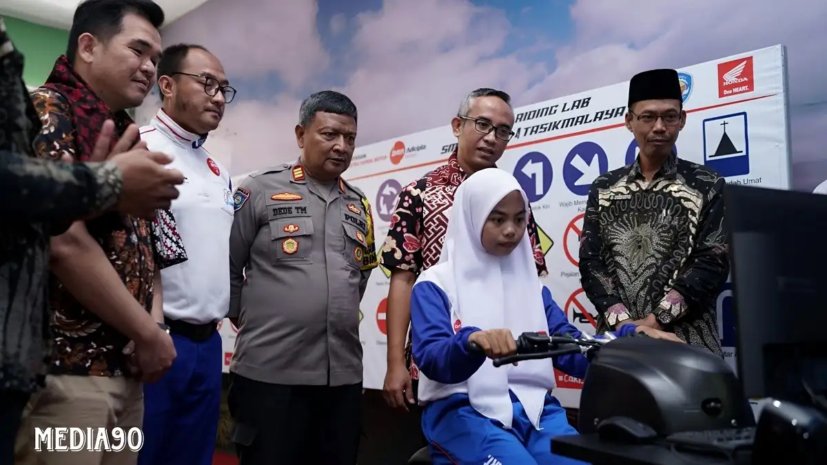 Perluas Komitmen, Yayasan AHM Resmikan Safety Riding Lab di SMKN 4 Tasikmalaya